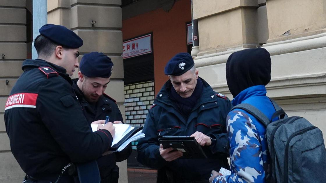 Zona universitaria e piazza XX Settembre, controllate 60 persone. Due giovani allontanati