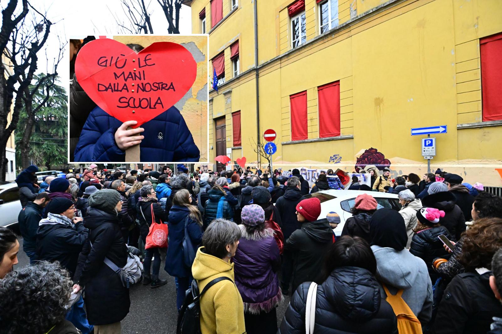 Scuole devastate dai vandali, genitori e alunni: “Giù le mani”