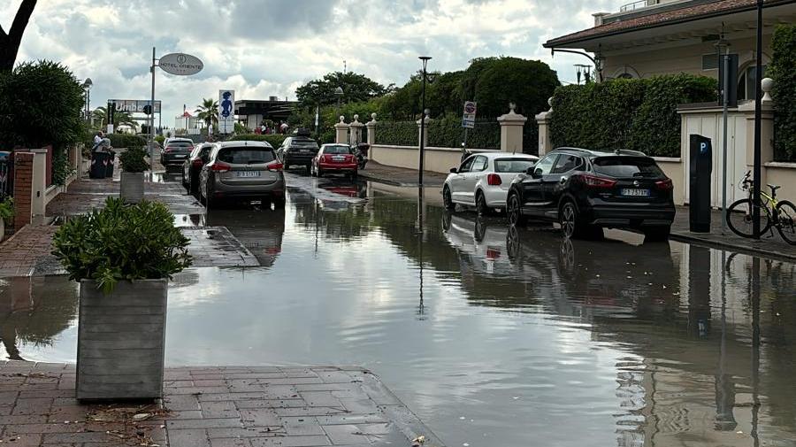 Maltempo a Cervia, bombe d’acqua e allagamenti: “50 millimetri di pioggia in un