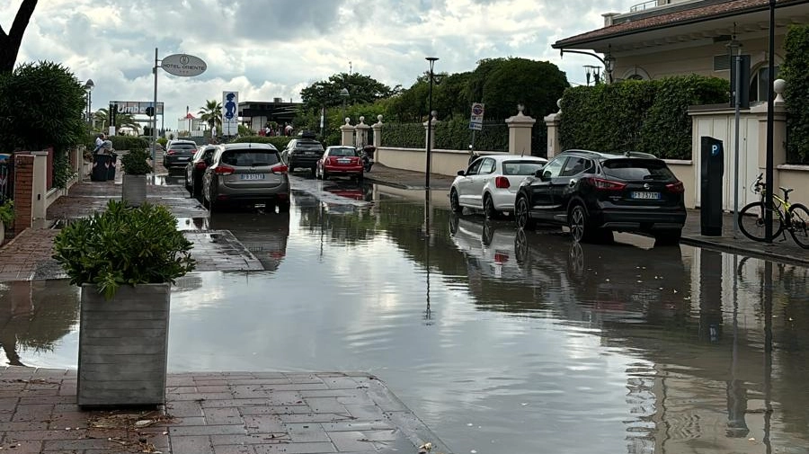 Strade allagate a Cervia dopo il maltempo