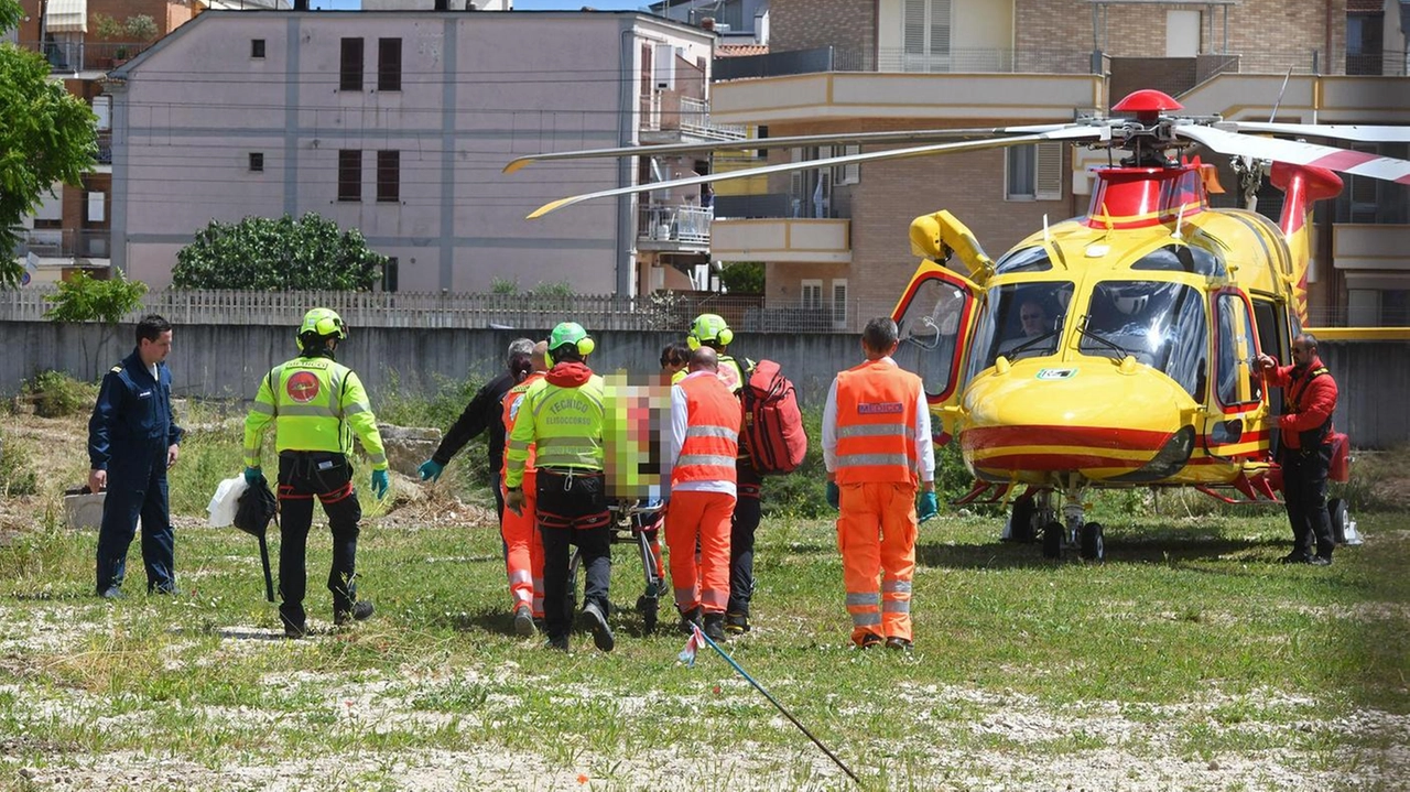 E’ esplosa la pentola a pressione che si trovava sul fornello di casa sua e un 50enne di Colli al...