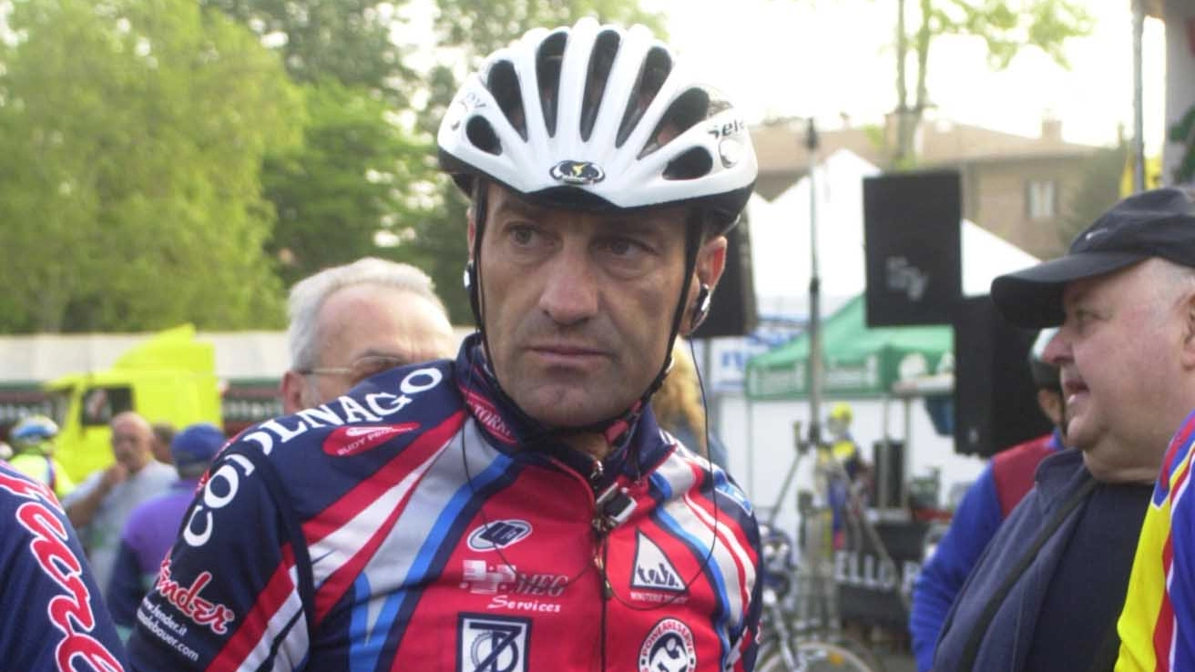 Mister Francesco Guidolin in sella alla sua bici. Il ciclismo è sempre stata la seconda passione dell’allenatore dopo il calcio