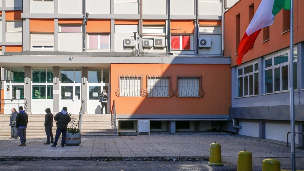 L’ingresso della Casa della Comunità di Comacchio dove è stata sospesa l’attività ambulatoriale di cardiologia