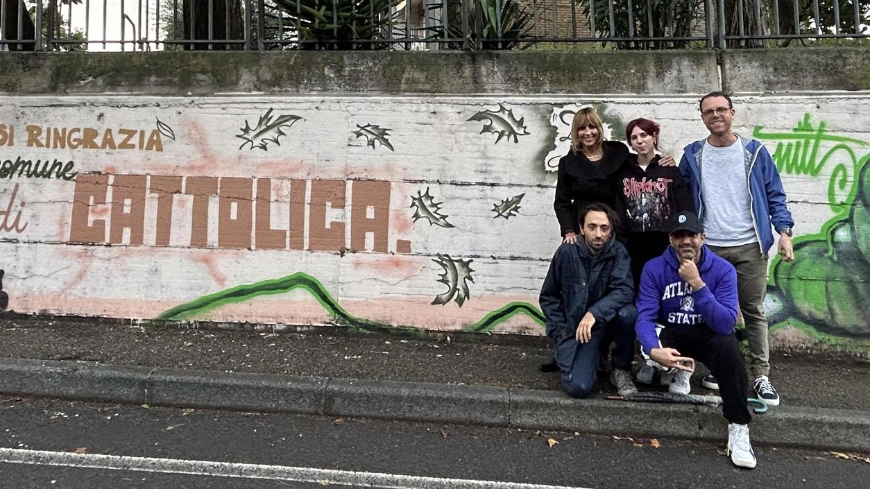 A Cattolica, il sottopasso di via Pantano si trasforma in un'opera di street art urbana con un murale lungo 70 metri sul tema delle stagioni. Realizzato da un collettivo di artisti, l'opera arricchisce il patrimonio artistico della città.