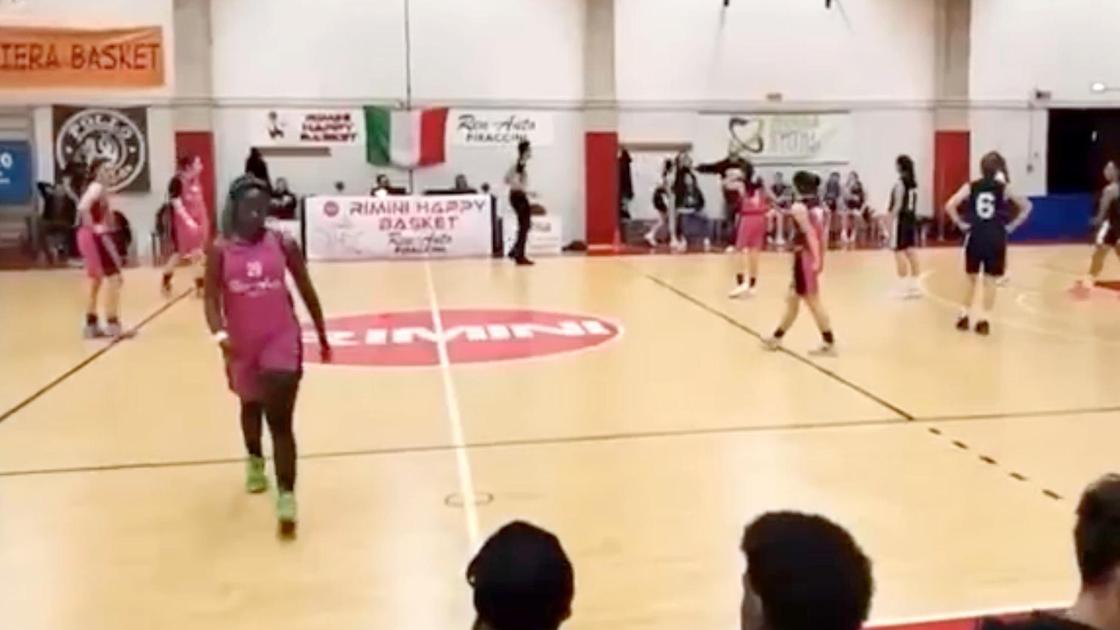 Insulti razzisti nel basket. Daspo di due anni alla madre