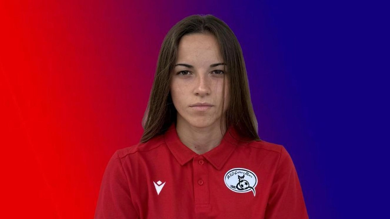 Carolina Biancato, giovane talento calcistico con esperienze nei vivaio di Genoa, Sampdoria e Lazio, si unisce al Gatteo Mare Femminile per mostrare le sue qualità nel centrocampo. Pronta per il campionato che inizia domenica.