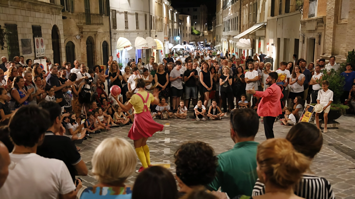 "Art Festival" viaggia nei Comuni. Spettacoli itineranti tra piazze e vie
