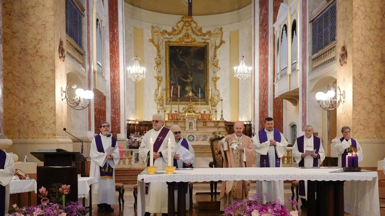 Ieri mattina l’inaugurazione con le autorità, i fedeli, don Domenico Soliman e don Domenico Aquino "Ora è più solida, più bella e più accogliente. Ognuno di noi, rientrando qui, rivive grandi emozioni".