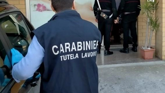Blitz dei  carabinieri:  messi i sigilli al centro estetico e massaggi