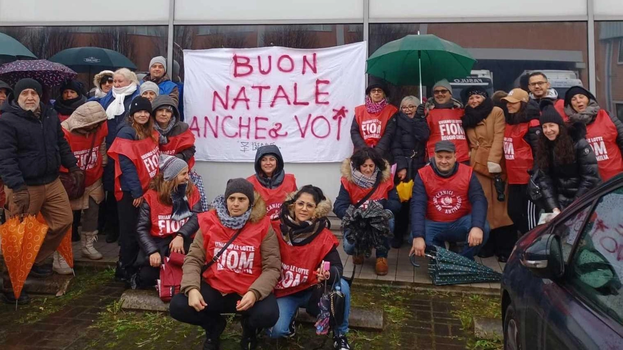 Protesta dei lavoratori Meta System contro la crisi aziendale. A rischio 700 posti, debiti crescenti e richiesta di concordato preventivo.