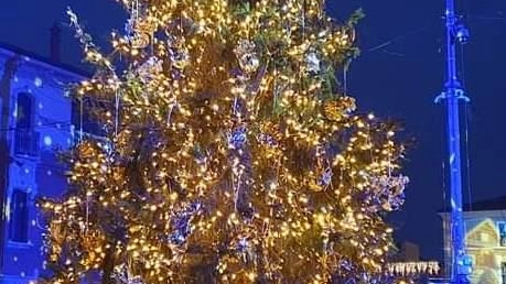 A Bondeno annullato l'evento "Accendiamo il Natale" per maltempo. Anticipata l'illuminazione dell'abete e rimandati altri eventi.