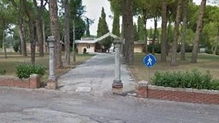 Pubblicato avviso asta per concessione cappella al cimitero di Cervia. Tariffa base 17.236,10 euro. Scadenza domande 13 dicembre 2024. Offerte aperte il 20 dicembre 2024. Info su Azimut Spa.