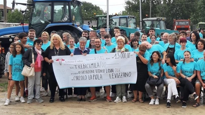 Durante la festa dell’Aratura a Levizzano, è stato donato un assegno di 13.000 euro al progetto Sentimag per la Chirurgia Senologica di Reggio Emilia, in memoria di Claudio Palladini. La tecnologia permette interventi chirurgici meno invasivi.