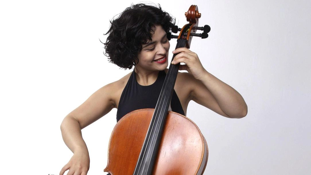 La violoncellista e cantante cubana sarà alla Rocca Malatestiana con il fascino della tradizione latina