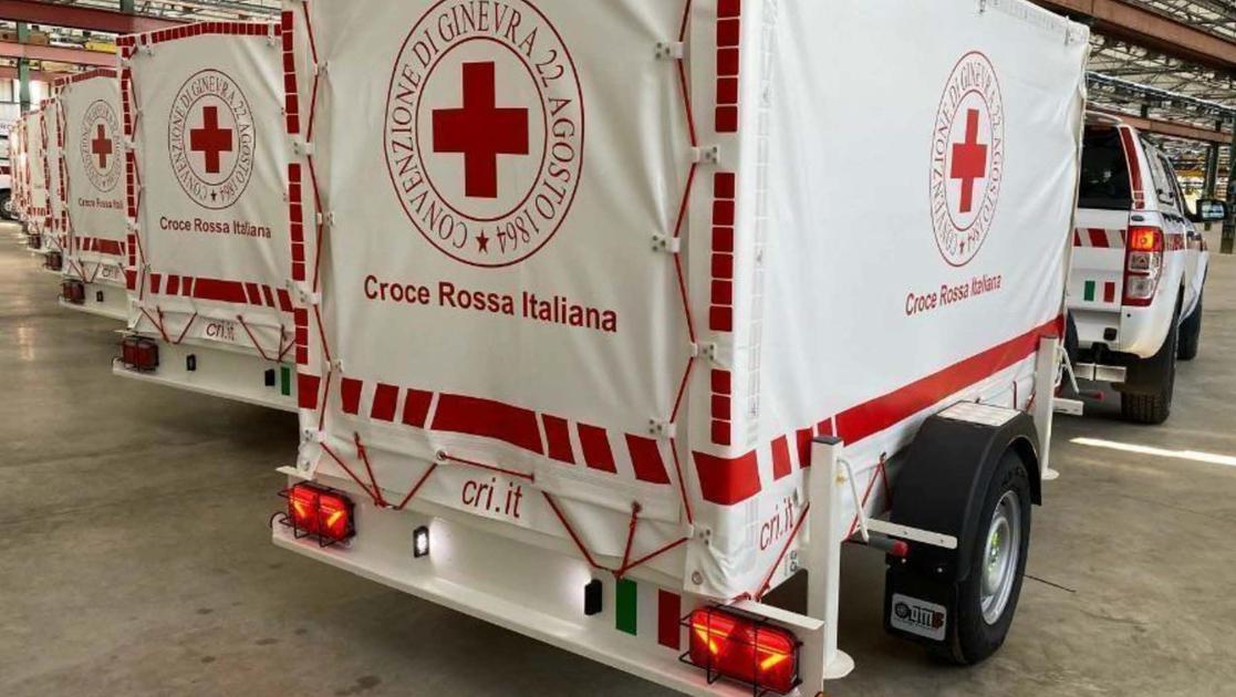 Il regalo di Natale per la Croce Rossa: un carrello con autopompa