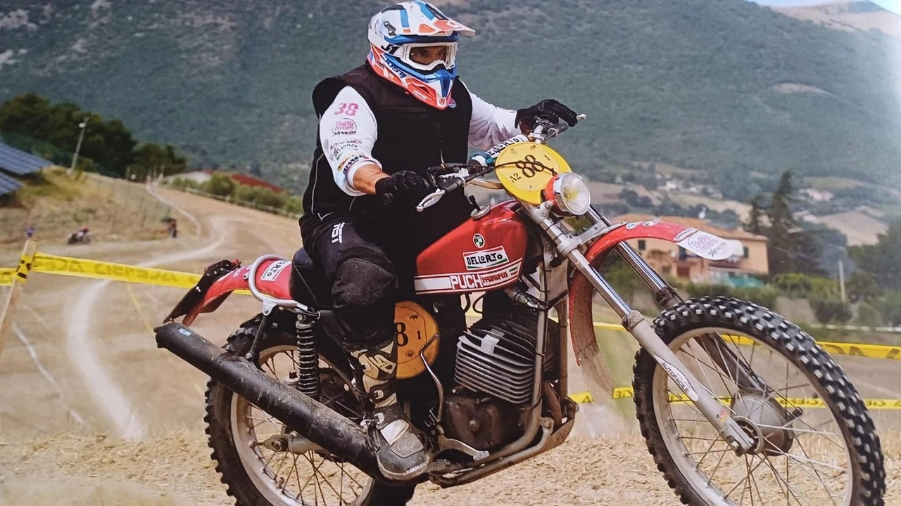 Il pilota Ermes Bassi ha ottenuto un ottimo decimo posto di categoria ai campionati mondiali di enduro d’epoca a Camerino. Ha elogiato l'organizzazione e affrontato percorsi impegnativi con la sua Puch MC del 1973. Prossime tappe: campionato interregionale lombardo e difesa del titolo italiano.