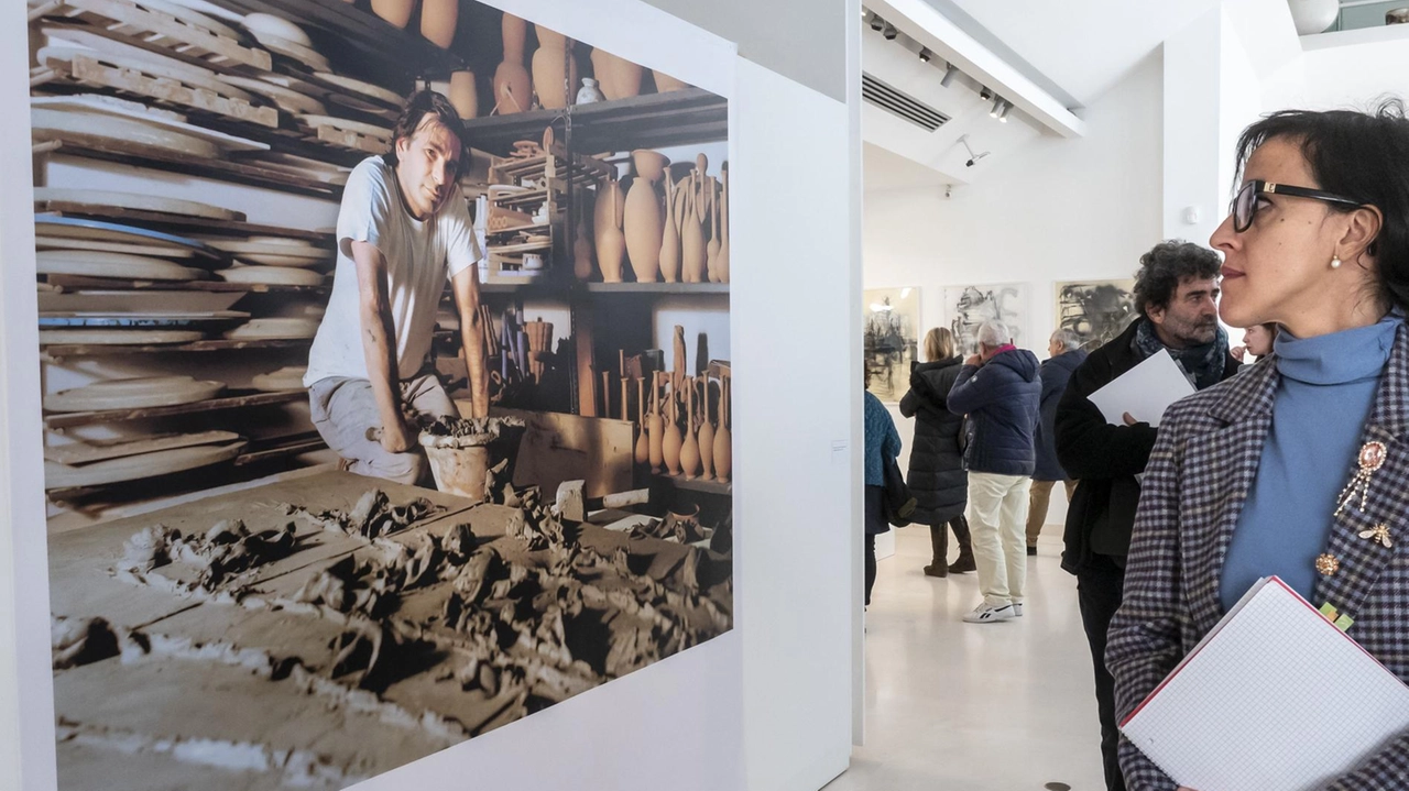 Da oggi al 27 aprile al museo di Faenza una mostra omaggio ad uno dei più originali e liberi artisti italiani. Esposti anche disegni