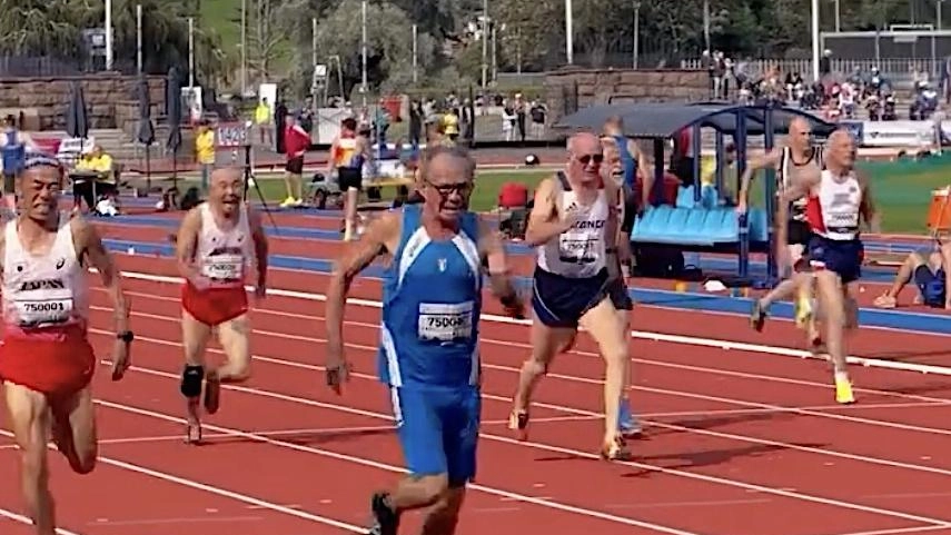 Livio Bugiardini, 76 anni, ha vinto il titolo di campione mondiale ai Campionati Mondiali Master di Goteborg sui 200 metri. Già campione europeo, dimostra che lo sport non ha età.