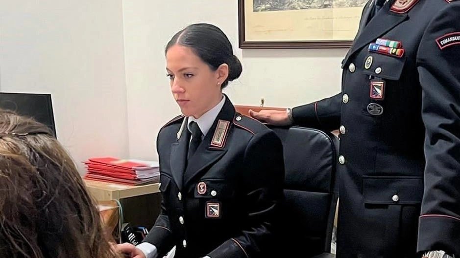 L’uomo, indagato dai carabinieri, aveva costretto moglie e figlia a dargli lo stipendio