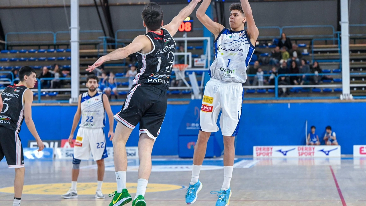 Vittoria importantissima per l’Under 19 Eccellenza di Bondi Vis 2008 sul campo della capolista Faenza (70-76 il punteggio finale). I biancazzurri...