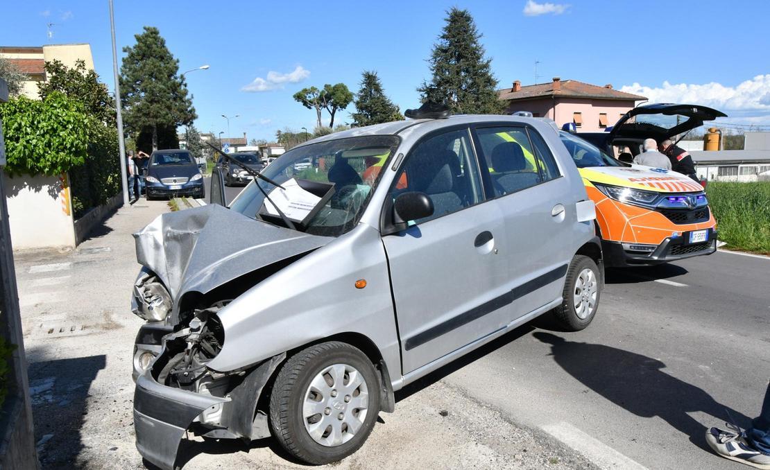 Auto Contro Un Muretto: Tra I Feriti Anche Un Bimbo