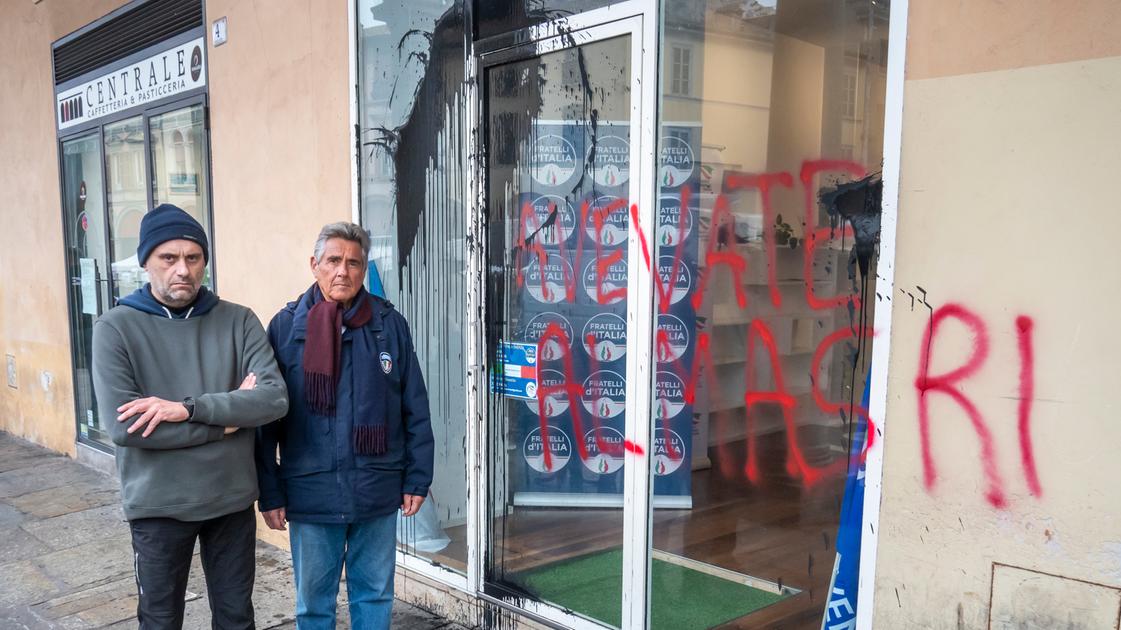 Faenza, imbrattata la sede di Fratelli d’Italia in piazza