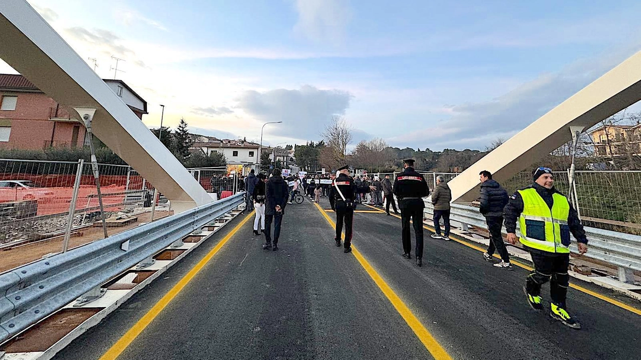 Dopo l’apertura al transito del nuovo ponte sull’Ete Morto, a Casette d’Ete, il Pd elpidiense si dice "amareggiato per quello...