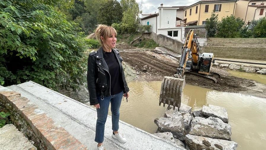 La vicesindaca e assessore Stefania Morara e i lavori al fiume Rubicone