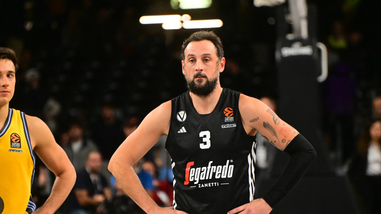 Marco Belinelli, capitano della Virtus, durante la partita contro l'Alba Berlino