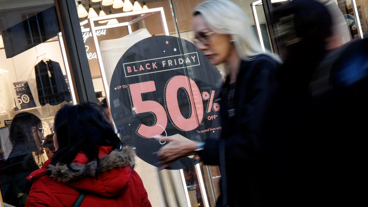 Il Black Friday a Bologna: gli sconti e le offerte non riguardano solo i negozi, ma anche i servizi