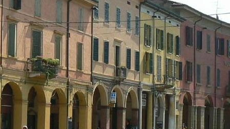 Fondi regionali per rilanciare il commercio nei centri emiliani, tra cui cinque comuni della Bassa. Progetti per migliorare servizi e attrattività, seguendo le nuove misure della legge sul commercio.