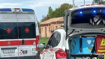 Bimba cade dall’auto. Intervento del 118, escluse complicazioni