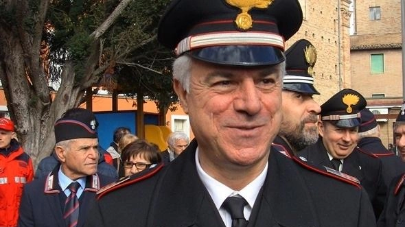 Il luogotenente Silvio Mascia lascia il comando dei Carabinieri di Recanati dopo 60 anni per la pensione. Ha ricevuto importanti riconoscimenti durante la sua carriera. Il suo successore è il luogotenente Angelo Pardi.