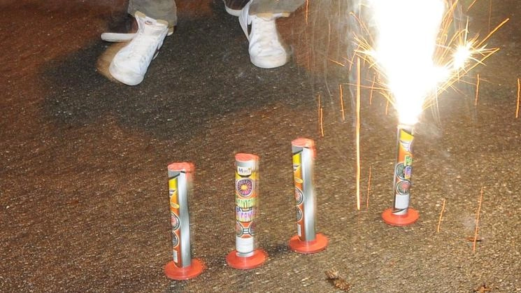 Modena vieta fuochi d'artificio e limita la vendita di alcolici per prevenire degrado e garantire sicurezza durante le festività.