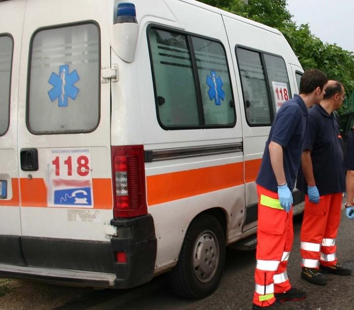 Incidente mortale a Ceregnano: 60enne va fuori strada e si schianta contro palo