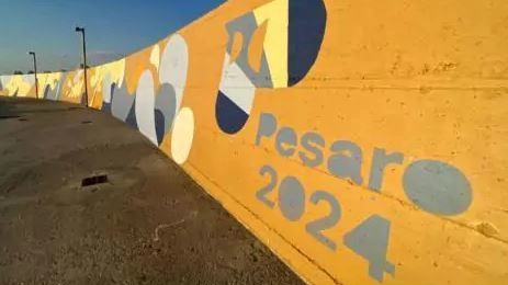 I tanti murales realizzati negli angoli della città. Anticipati 43mila euro per la manutenzione