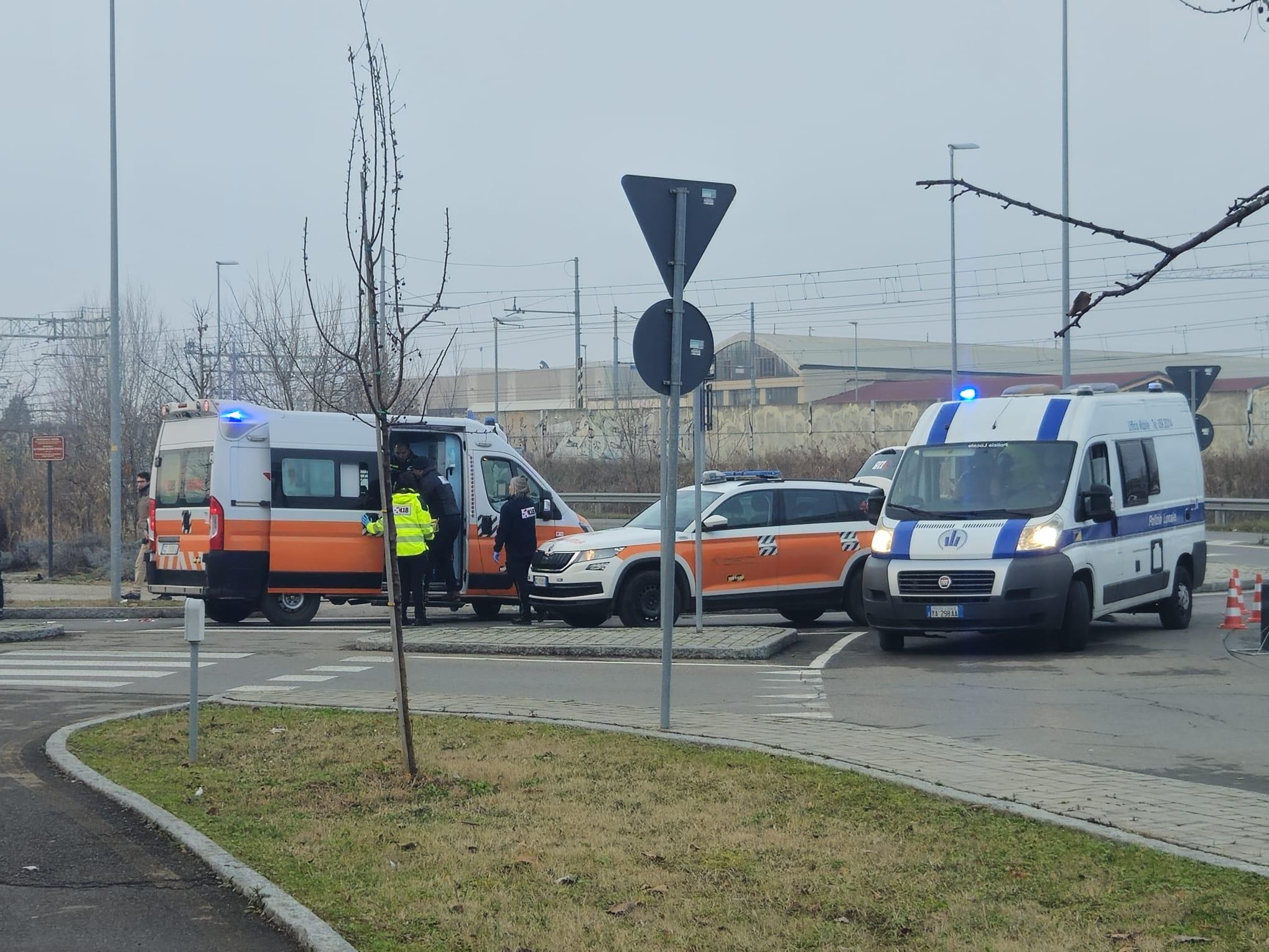 Incidente a Modena, famiglia travolta sulle strisce