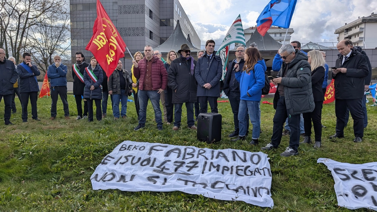 “Scelta di vita o morte”. Beko, la crisi ora si allarga