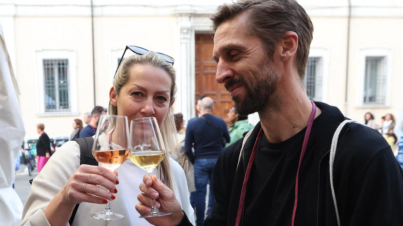 Tre giorni dedicati alla grande vetrina enologica della Romagna. Negli stand le migliori cantine, parte del ricavato agli alluvionati .