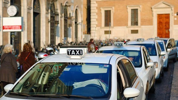 Sei licenze per il taxi. Le domande fino a lunedì