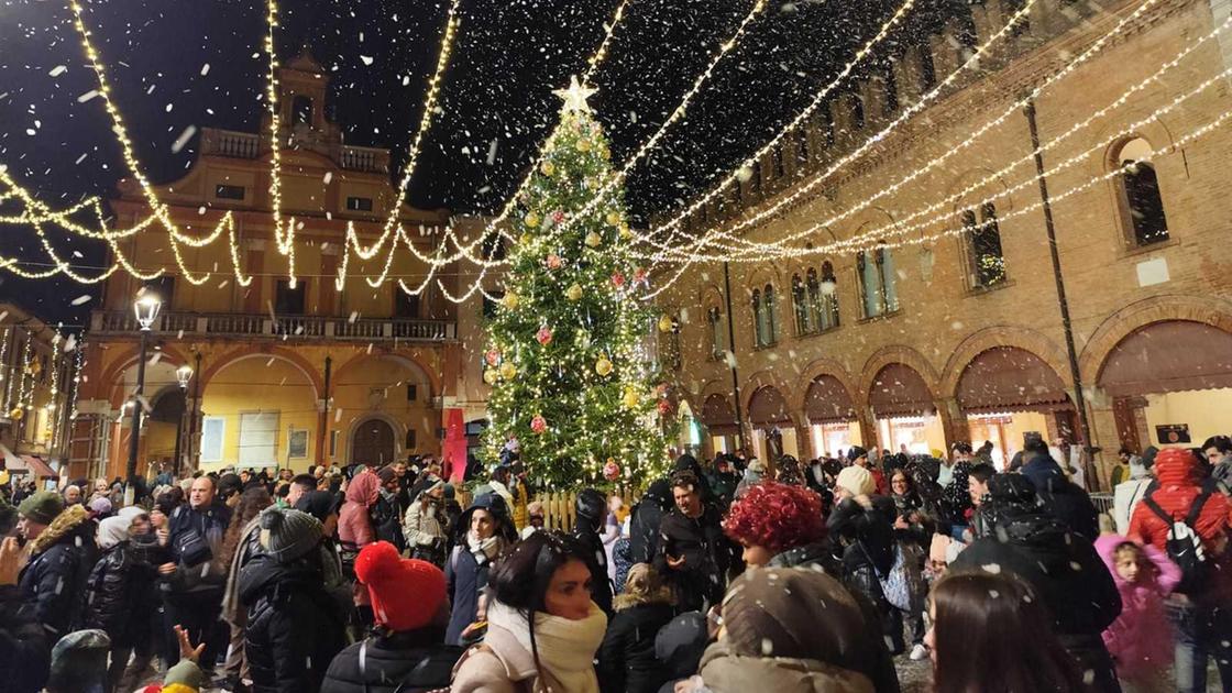 Vigilia con gli auguri alla città, la banda itinerante in piazza