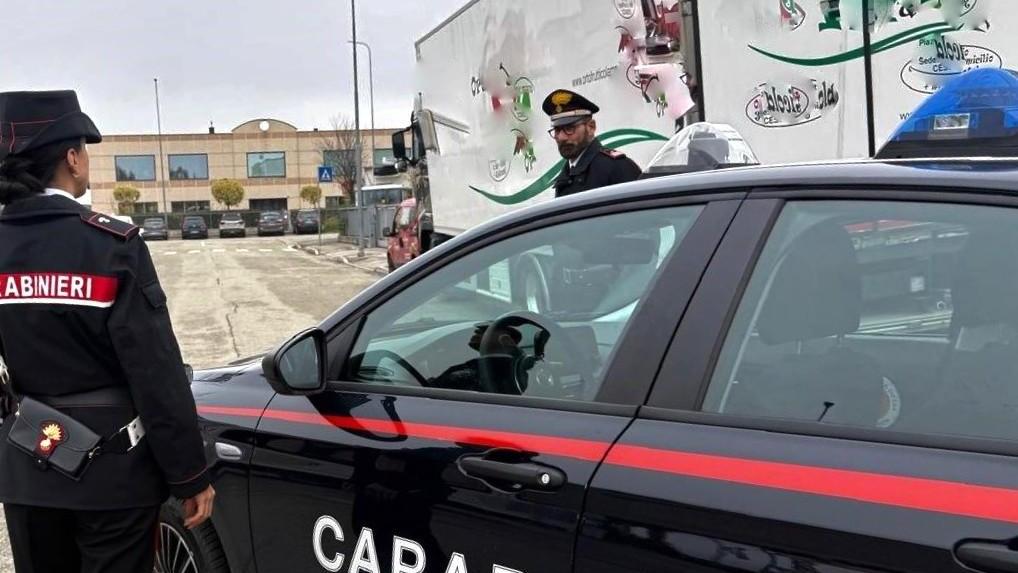 Svuota il serbatoio di un tir, beccato ladro di gasolio