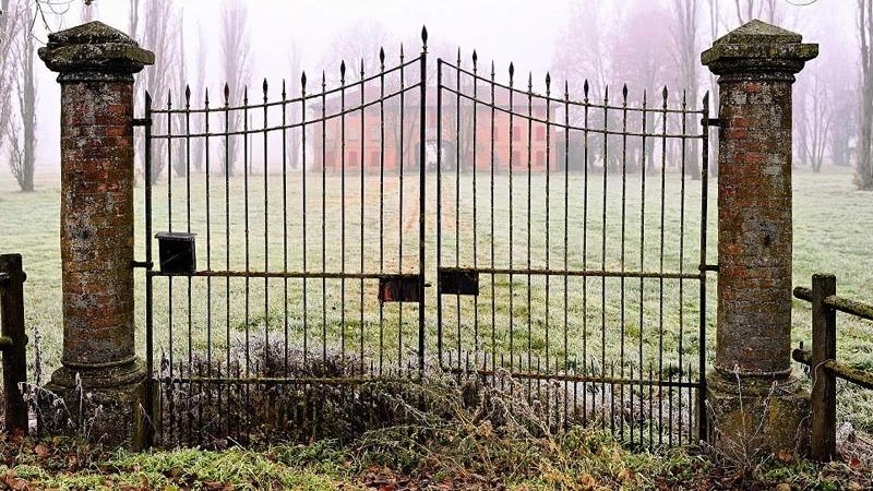 Grande successo della mostra fotografica "Coloniche visioni" con gli scatti del correggese Franco Camparini a palazzo ducale di Guastalla.