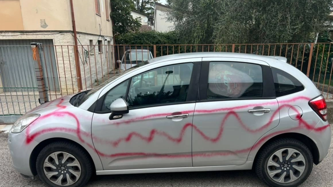 Vandalizzate nella notte tre auto a Godo di Russi. I mezzi erano parcheggiati in via Piave, vicino all’edificio che fa...