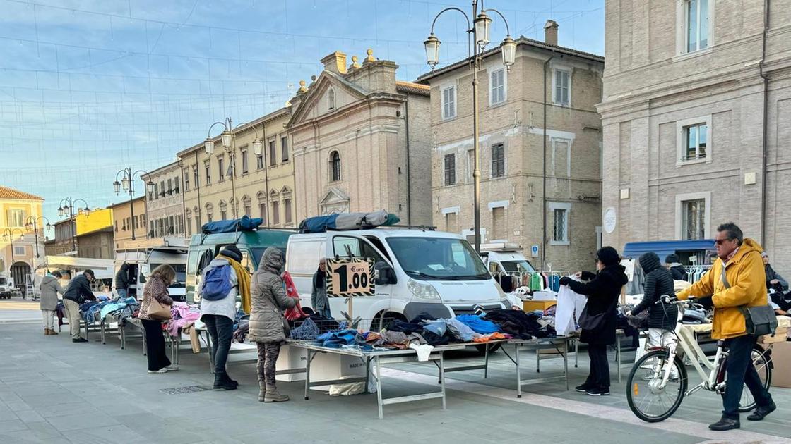 Le proteste annullano l’allerta: mercato aperto