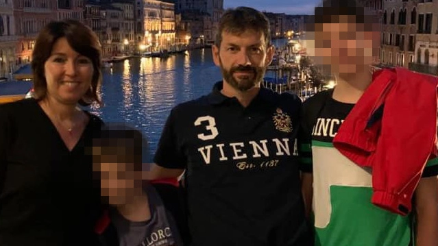 A destra, Riccardo C., 17 anni: ha ucciso padre, fratellino e madre a Paderno (Milano)