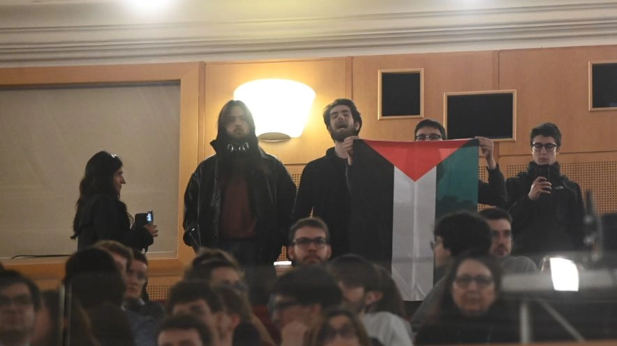 La protesta dei collettivi all'inaugurazione dell'anno accademico di Bologna