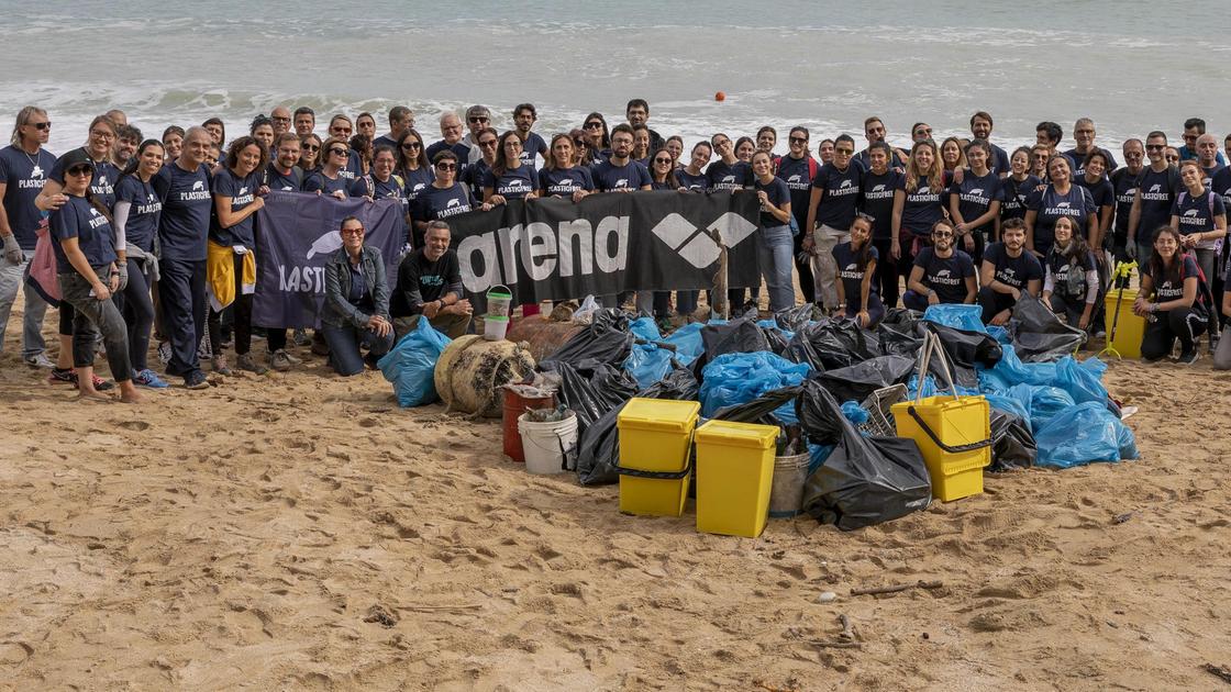 Arena pulisce le spiagge dai rifiuti