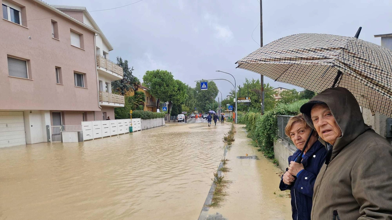 Castelferretti la mattina dell’alluvione: la frazione di Falconara è stata sommersa da acqua e fango. Gravissimi i danni