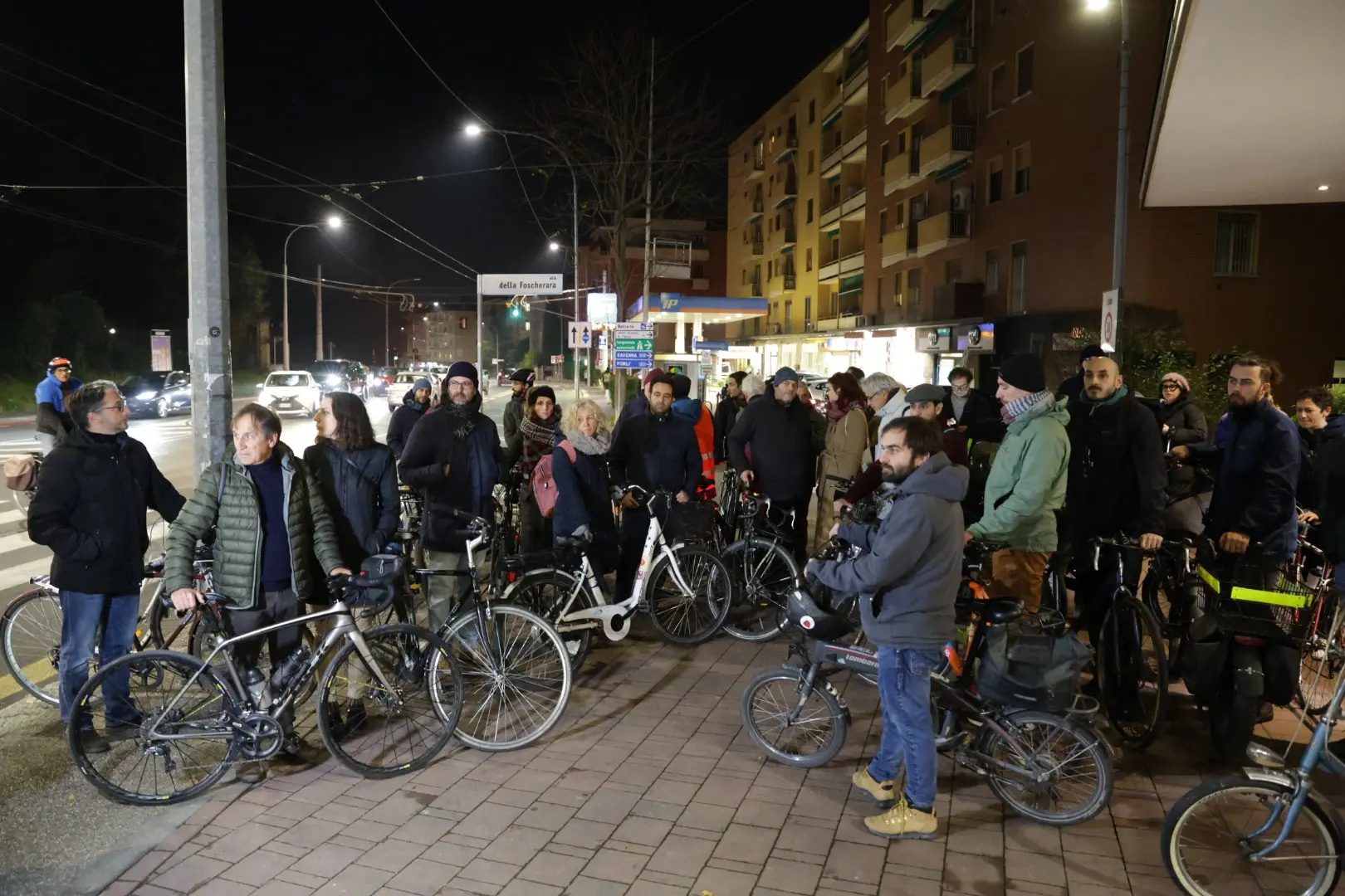 La rabbia dei ciclisti di Bologna dopo l’incidente: basta morti in strada